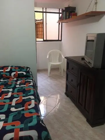 Hermosas habitaciones amobladas en San Joaquin - Medellín Habitación en casa particular